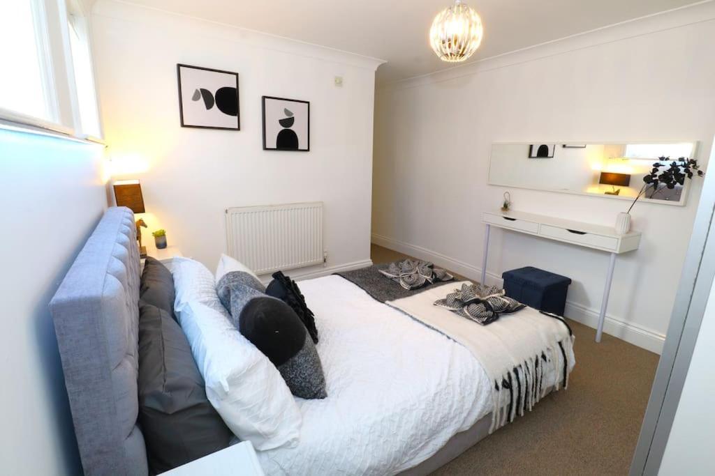 New Sunset Square Eastbourne 2 Bed Apartment, Long Stay Welcome Buitenkant foto