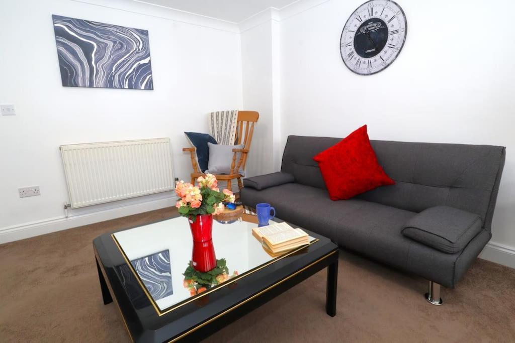 New Sunset Square Eastbourne 2 Bed Apartment, Long Stay Welcome Buitenkant foto