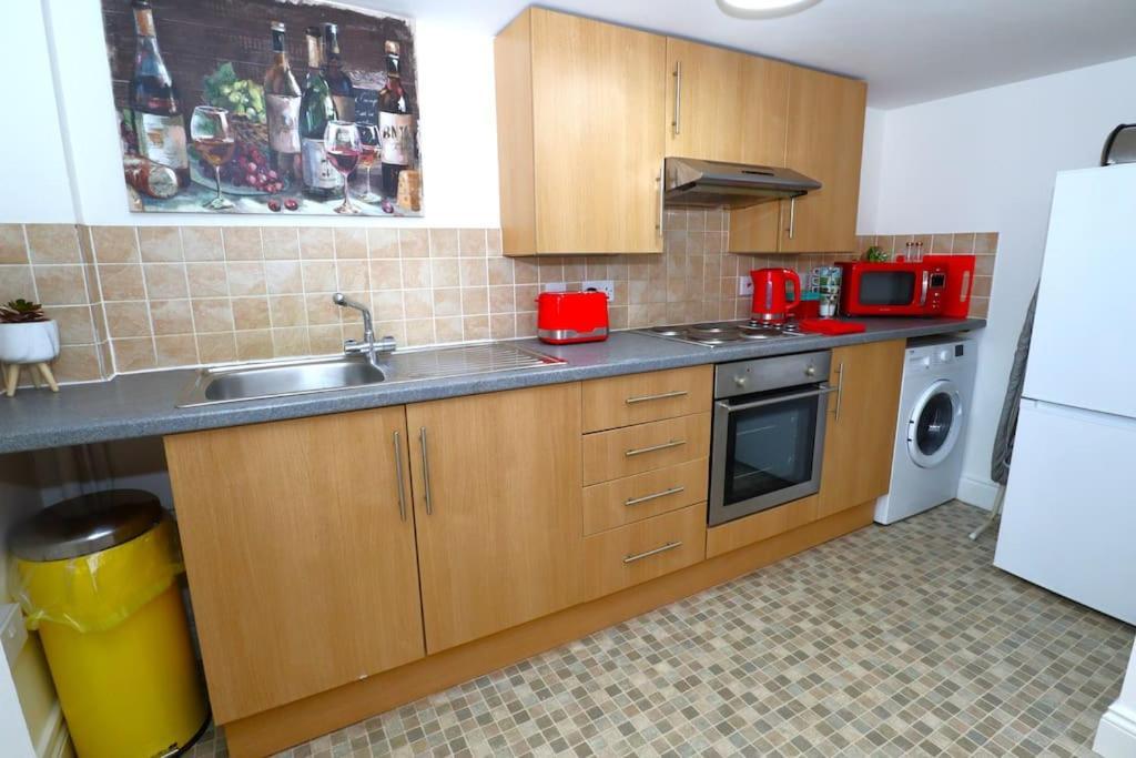 New Sunset Square Eastbourne 2 Bed Apartment, Long Stay Welcome Buitenkant foto