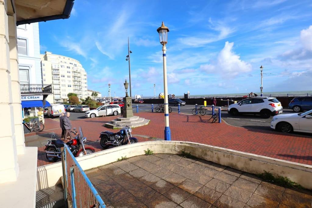 New Sunset Square Eastbourne 2 Bed Apartment, Long Stay Welcome Buitenkant foto