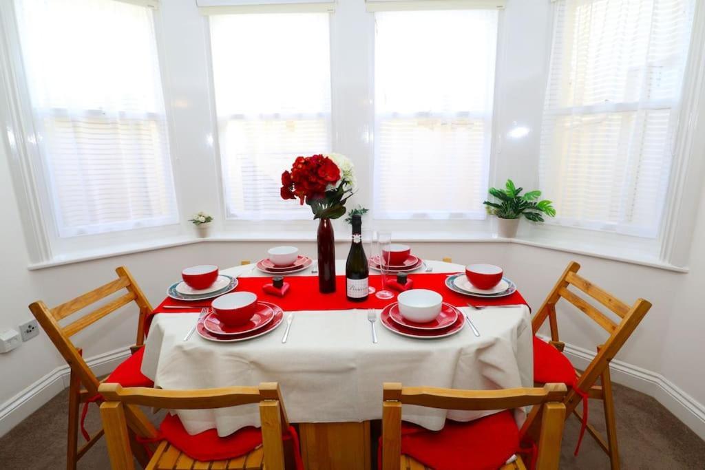 New Sunset Square Eastbourne 2 Bed Apartment, Long Stay Welcome Buitenkant foto