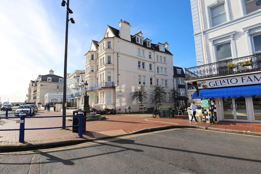 New Sunset Square Eastbourne 2 Bed Apartment, Long Stay Welcome Buitenkant foto