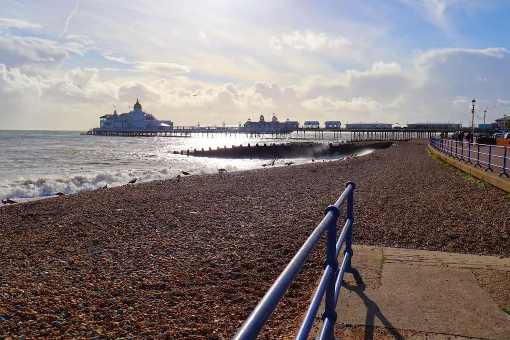New Sunset Square Eastbourne 2 Bed Apartment, Long Stay Welcome Buitenkant foto