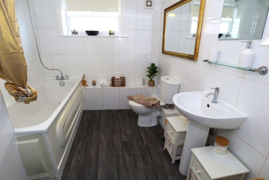 New Sunset Square Eastbourne 2 Bed Apartment, Long Stay Welcome Buitenkant foto