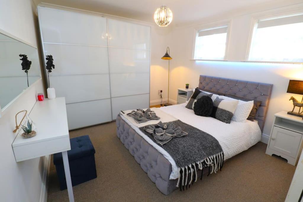 New Sunset Square Eastbourne 2 Bed Apartment, Long Stay Welcome Buitenkant foto