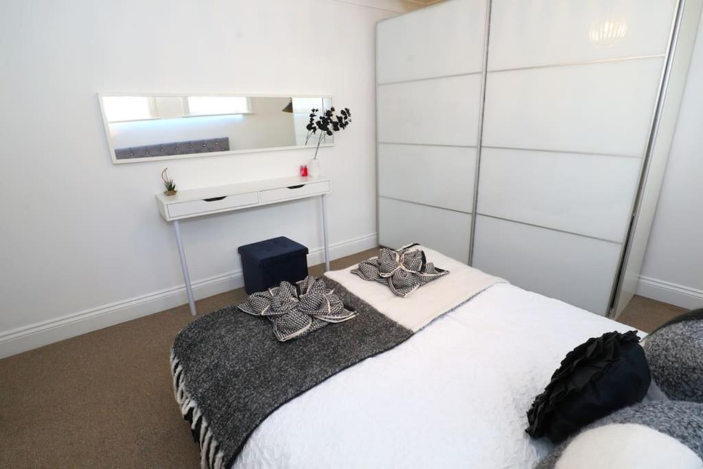 New Sunset Square Eastbourne 2 Bed Apartment, Long Stay Welcome Buitenkant foto