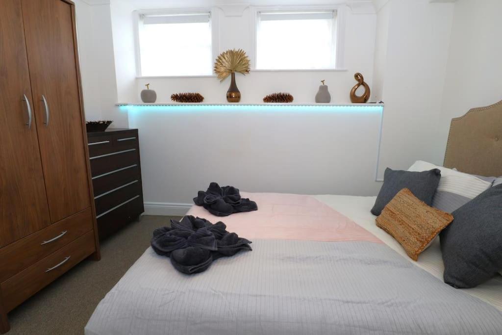 New Sunset Square Eastbourne 2 Bed Apartment, Long Stay Welcome Buitenkant foto