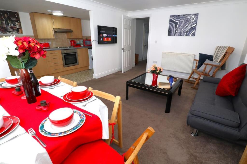 New Sunset Square Eastbourne 2 Bed Apartment, Long Stay Welcome Buitenkant foto